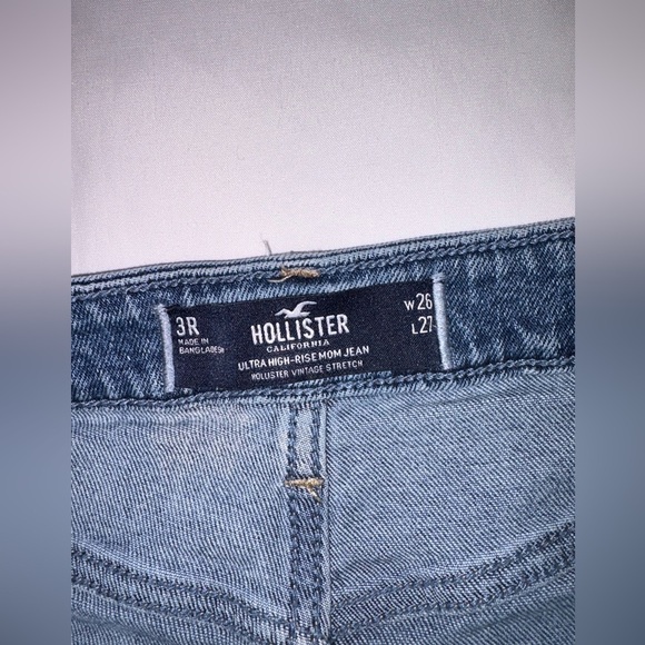 Hollister Size 3/26 Medium Wash Distressed Ultra Hi Rise Mom Jeans - Picture 7 of 10
